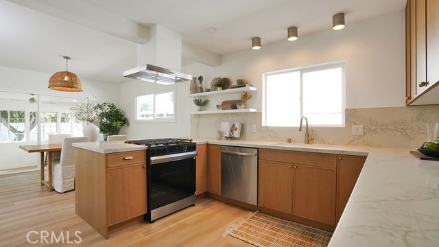 Front Image Thumbnail for CROC25250960