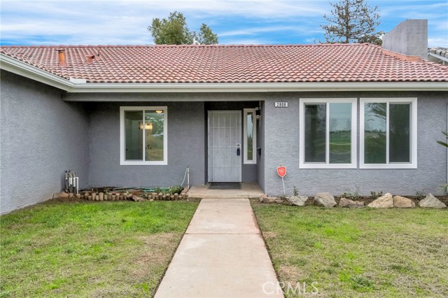 Detail Gallery Image 4 of 35 For 2808 Riverview, Madera,  CA 93637 - 4 Beds | 2/2 Baths