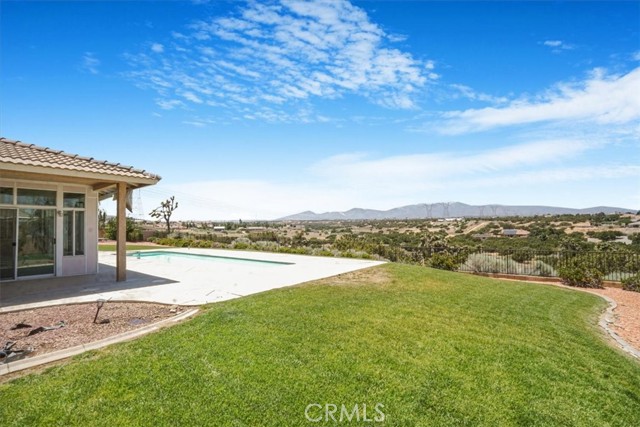 6940 Oak Vista Lane, Oak Hills CA: https://media.crmls.org/medias/3bedaf71-f40a-4ebe-8ae3-60ea02322e74.jpg