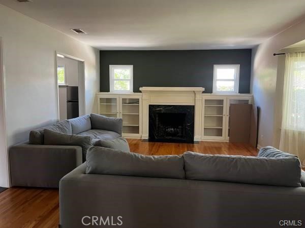 Detail Gallery Image 6 of 17 For 5749 Katherine Ave, Van Nuys,  CA 91401 - 4 Beds | 2 Baths