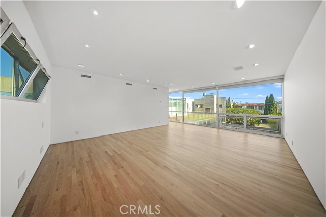 Detail Gallery Image 23 of 39 For 519 Santa Ana, Newport Beach,  CA 92663 - 4 Beds | 4/1 Baths