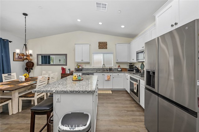 Detail Gallery Image 11 of 42 For 30653 Expedition Dr, Winchester,  CA 92596 - 3 Beds | 2 Baths