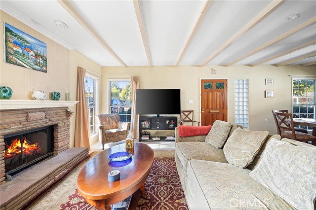 Detail Gallery Image 5 of 33 For 4232 Sunnyslope Ave, Sherman Oaks,  CA 91423 - 2 Beds | 1 Baths