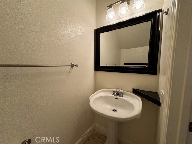 Detail Gallery Image 8 of 31 For 3466 Highwood Ct #204,  Simi Valley,  CA 93063 - 2 Beds | 1/1 Baths