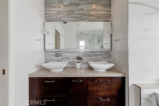 Detail Gallery Image 39 of 42 For 1924 Ruhland Ave #B,  Redondo Beach,  CA 90278 - 3 Beds | 2/1 Baths