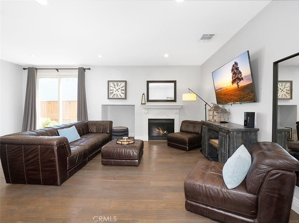 1846 Newport Terrace