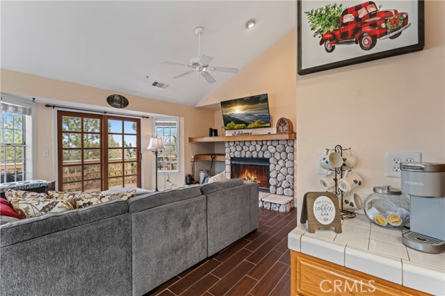 Detail Gallery Image 7 of 40 For 1285 Yukon Dr, Lake Arrowhead,  CA 92352 - 3 Beds | 2/1 Baths