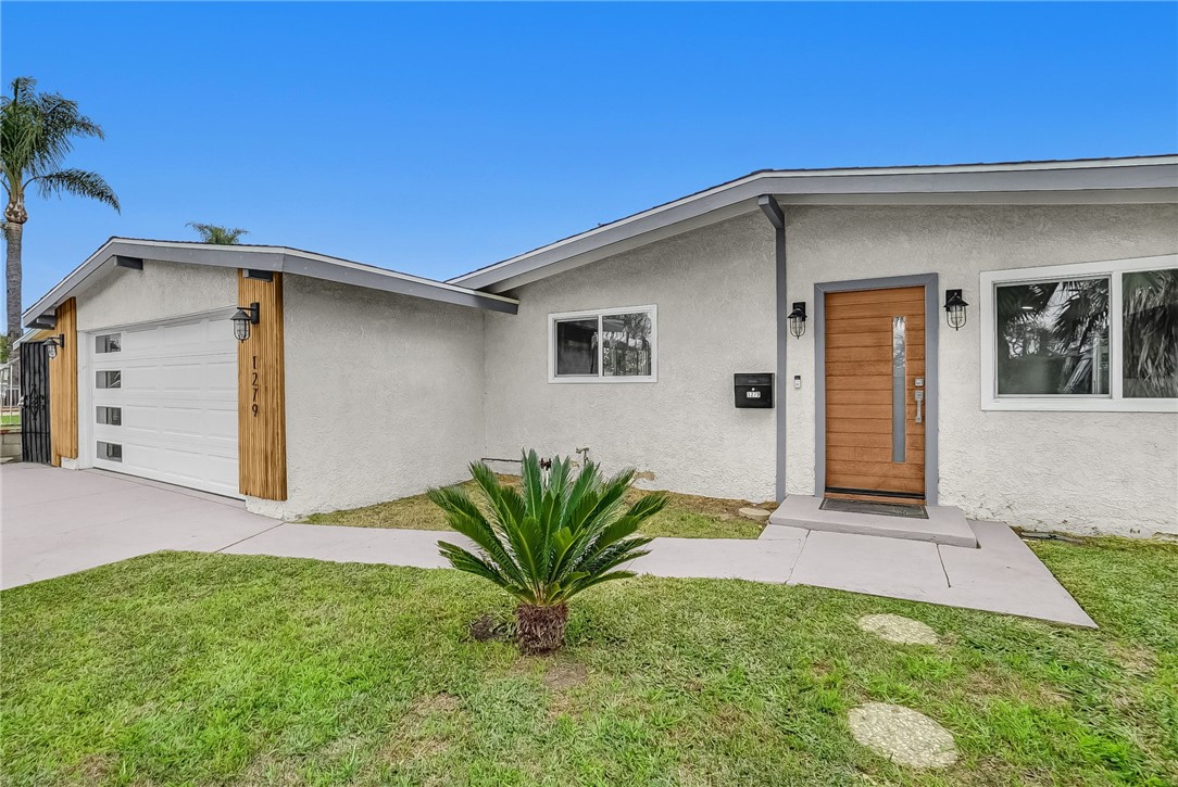 Detail Gallery Image 1 of 42 For 1279 S Hickory Street, Santa Ana,  CA 92707 - 3 Beds | 2 Baths