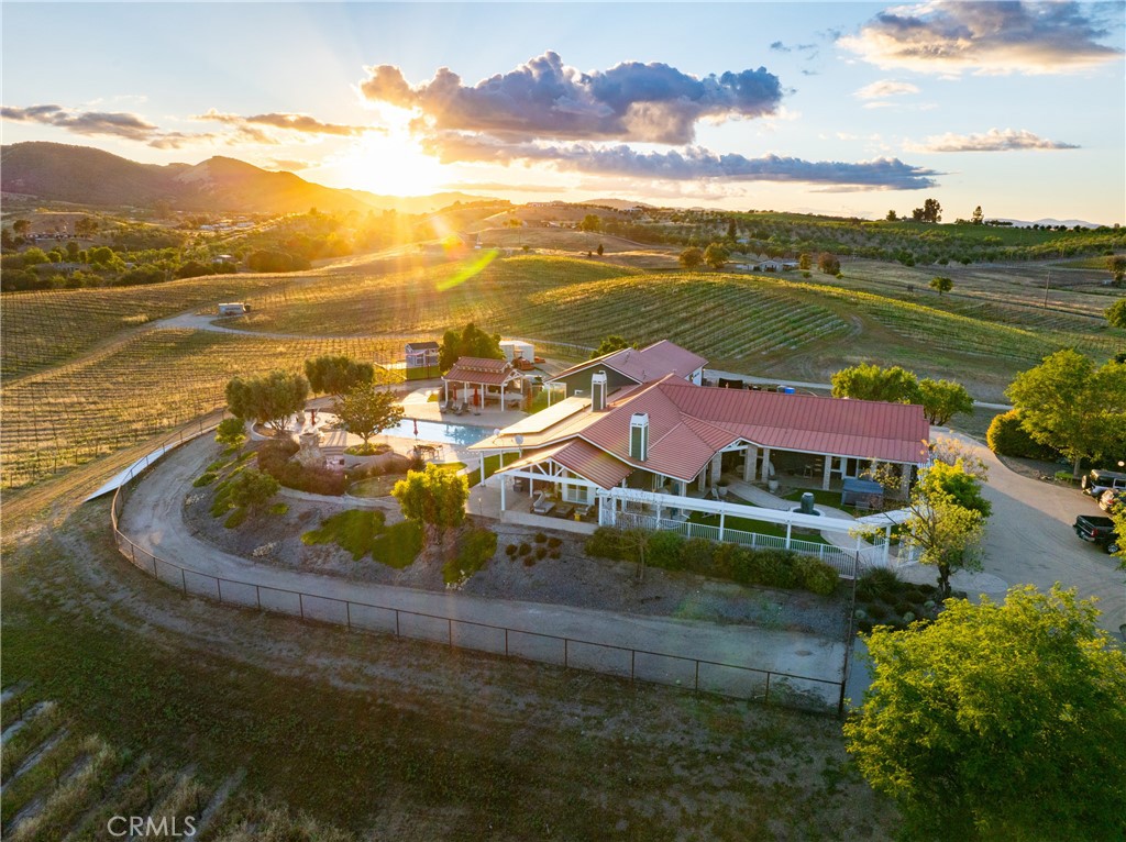 https://media.crmls.org/medias/3bf5cc85-ea0b-473a-9ece-0ed2c1192fc4.jpg?preset=X-Large