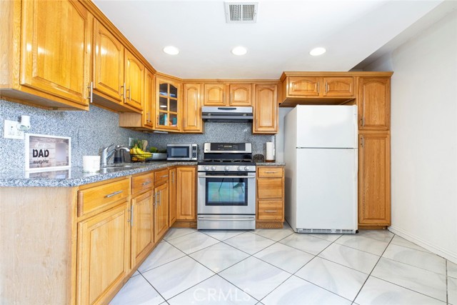 Detail Gallery Image 9 of 27 For 1069 W Sierra Madre Ave #1,  Azusa,  CA 91702 - 2 Beds | 1 Baths