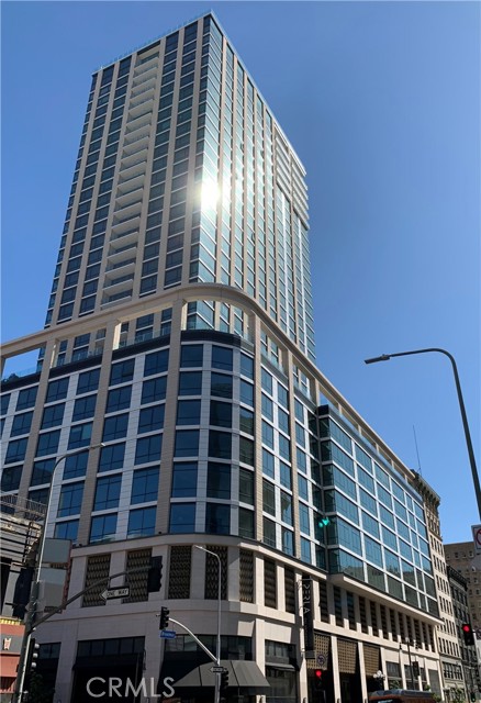 400 S Broadway 3208 Los Angeles, California Welcome to this brand new 2 bedrooms and 2.5 bathrooms condo located on Broadway and 4th Street at the luxurious Perla with panoramic views of Downtown Los Angeles. The abundance of natural light fills the entire home through high picture windows, beautiful white oak floors, modern kitchen with new appliances, well-designed kitchen cabinets, closets with plenty of storage, and washer and dryer in unit. Step out onto your private glass balcony on the 32th floor and enjoy the Los Angeles skyline and panoramic view of the city. There is 24-hour guard and front desk service. Residents have controlling access to the building. The building includes access to numerous onsite amenities, such as a library lounge, meeting room, private resident theater, private dining room, wine tastings room, gym, gaming lounge with large TV, ping pang table, foosball table, 11 floor pool terrace with pool, spa and chaise seating, entertaining kitchen, BBQ grills, fireside lounge area. Great location near restaurants, shopping, Metrolink stations. An EV parking is a bonus.