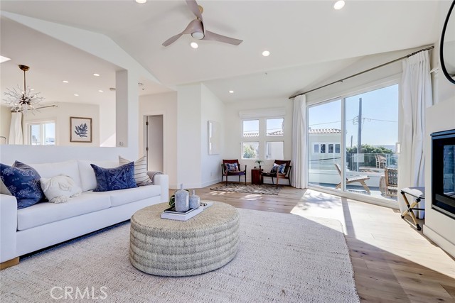 301 2nd Street, Manhattan Beach, California 90266, 3 Bedrooms Bedrooms, ,3 BathroomsBathrooms,Residential,Sold,2nd,SB22006124