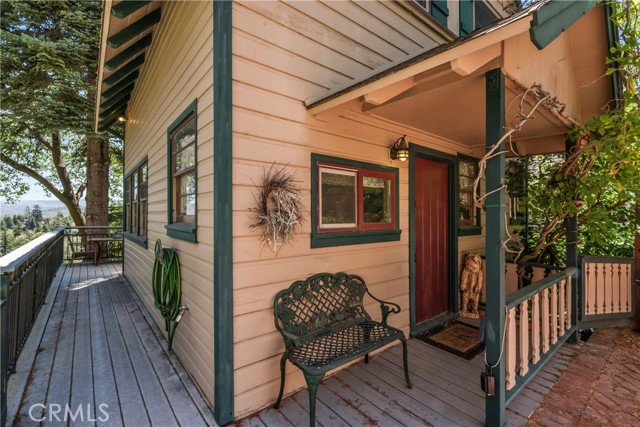 Detail Gallery Image 4 of 31 For 28810 Cedar Dr, Lake Arrowhead,  CA 92352 - 3 Beds | 2 Baths