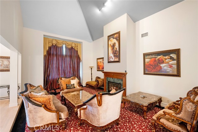 Detail Gallery Image 8 of 50 For 3331 Oakmont View Dr, Glendale,  CA 91208 - 5 Beds | 4/1 Baths