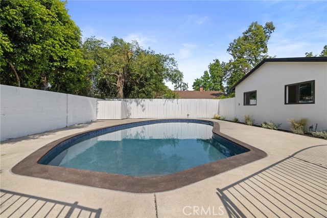 8840 Valjean Avenue, North Hills CA: https://media.crmls.org/medias/3bf7e26e-64f5-4c56-b8d7-4c5de9295b42.jpg