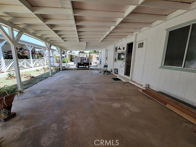 18 Tahquitz Court, Camarillo CA: https://media.crmls.org/medias/3bfad21d-893d-4f4d-a419-486c579cd641.jpg