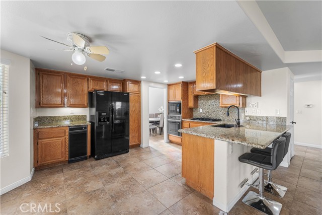 1215 Date Palm Drive, Palmdale CA: https://media.crmls.org/medias/3bfb466c-9387-4ed3-adca-360f6db44bc9.jpg