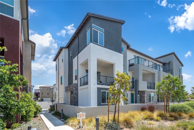 Detail Gallery Image 1 of 29 For 158 Restore, Irvine,  CA 92618 - 4 Beds | 3/1 Baths