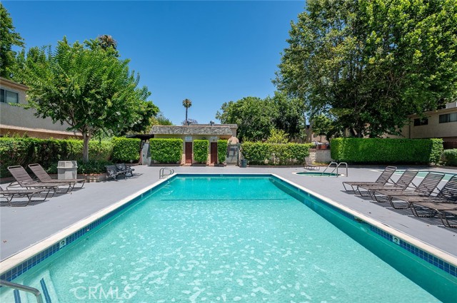 17061 Roscoe Boulevard, Northridge CA: https://media.crmls.org/medias/3bfd3843-74d1-40dc-ade2-41c7ed438157.jpg