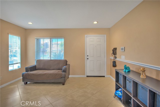 Image 4 of 62 For 40688 La Salle