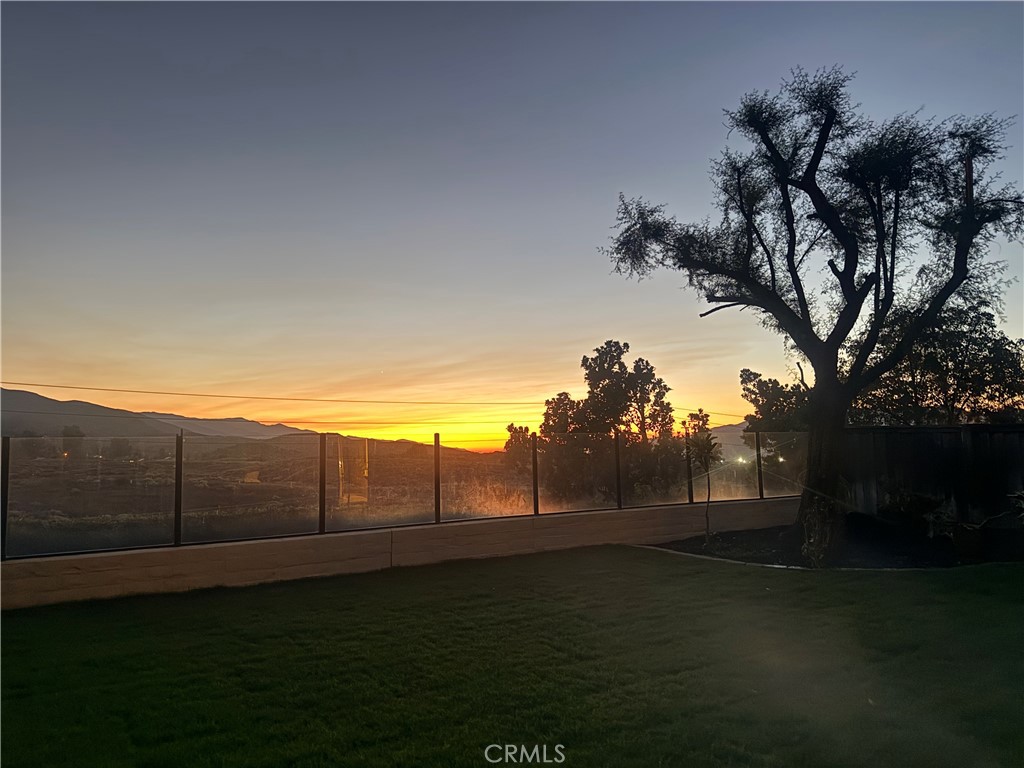 https://media.crmls.org/medias/3bfebe28-1eb3-4611-8b78-0ef9e8cc612e.jpg?preset=X-Large