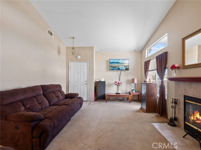Detail Gallery Image 6 of 34 For 14621 Carob St, Victorville,  CA 92394 - 4 Beds | 3 Baths