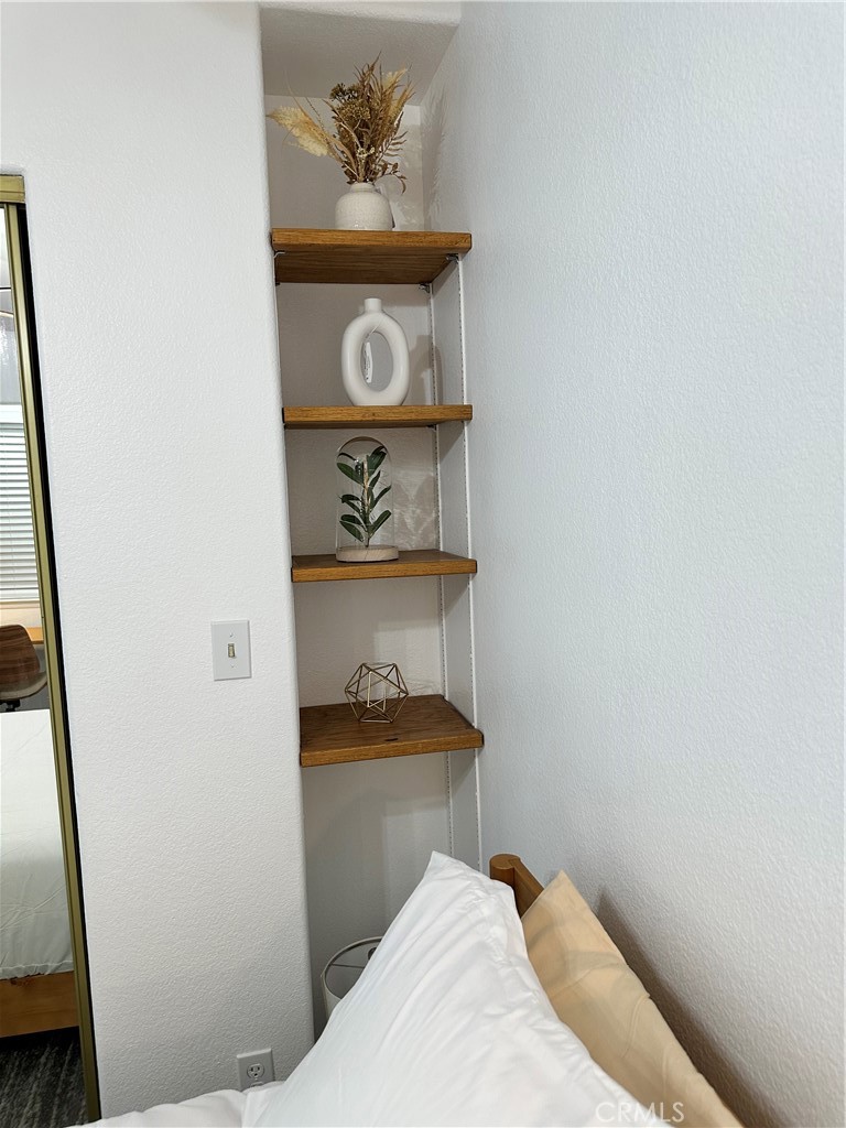 https://media.crmls.org/medias/3bff522d-47cc-4290-9eac-3f05c857e582.jpg?preset=X-Large