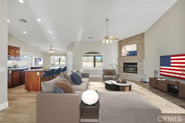 Detail Gallery Image 7 of 44 For 14305 Bochee, Apple Valley,  CA 92307 - 4 Beds | 3 Baths