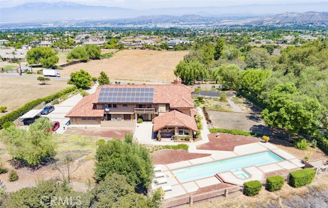 1300 Hidden Springs Drive, Corona CA: https://media.crmls.org/medias/3bffc4bf-7796-46f4-9007-a890f8a829bd.jpg