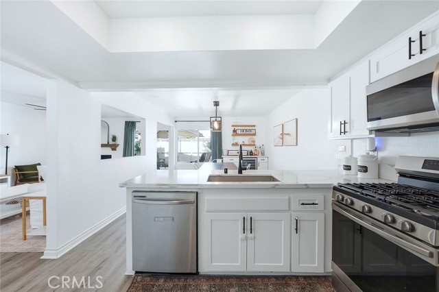 Detail Gallery Image 3 of 45 For 1669 S Heritage #C,  Anaheim,  CA 92804 - 3 Beds | 2/1 Baths