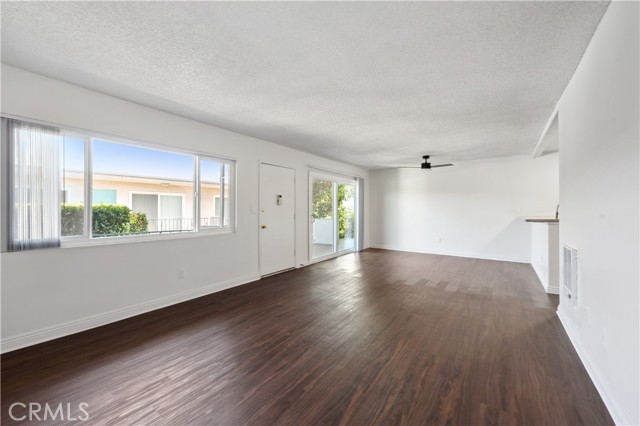 Detail Gallery Image 6 of 17 For 3656 Garnet St #230,  Torrance,  CA 90503 - 2 Beds | 2 Baths