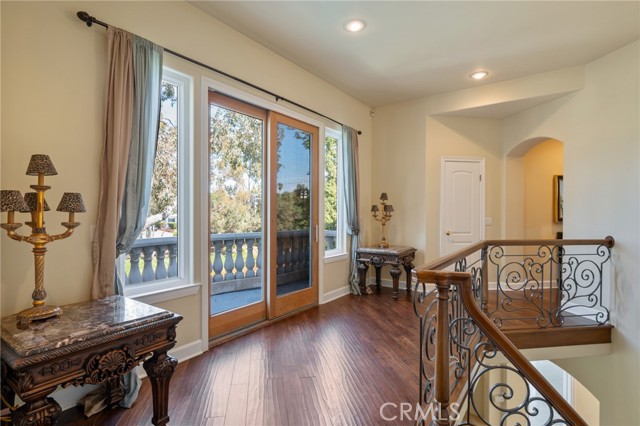 Detail Gallery Image 18 of 29 For 3210 N Ardmore Ave, Manhattan Beach,  CA 90266 - 5 Beds | 3/1 Baths