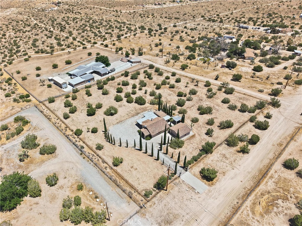 https://media.crmls.org/medias/3c01b0b2-92aa-42cc-bcf9-cfb39989501c.jpg?preset=X-Large