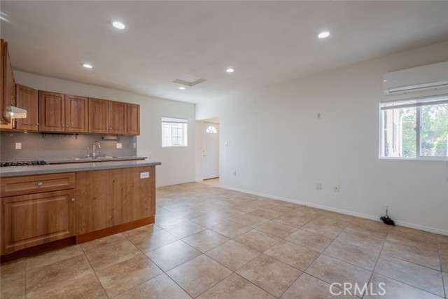Detail Gallery Image 8 of 17 For 10407 Mcclemont Ave, Tujunga,  CA 91042 - 1 Beds | 1 Baths