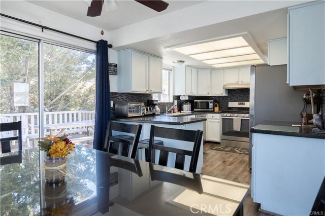 Detail Gallery Image 10 of 31 For 40565 Big Bear Blvd, Big Bear Lake,  CA 92315 - 3 Beds | 2/2 Baths