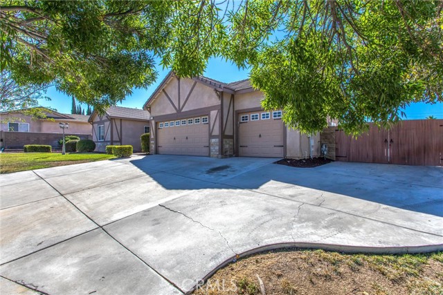 Detail Gallery Image 4 of 53 For 629 Almarie Way, Hemet,  CA 92544 - 4 Beds | 3/1 Baths