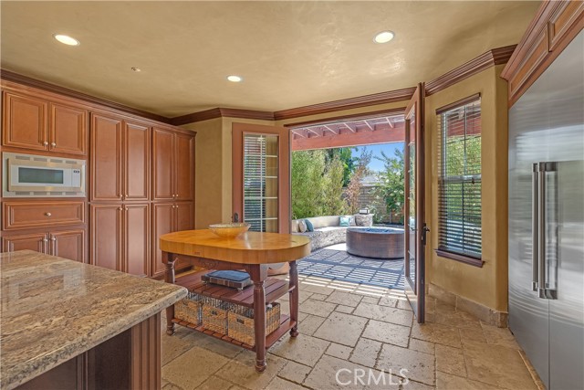 780 W Aster Place, Santa Ana CA: https://media.crmls.org/medias/3c02cbf4-6e78-40f4-a043-cb24db7ec10a.jpg