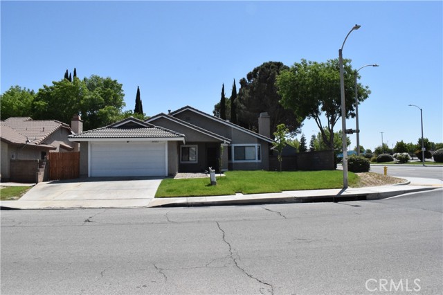 Detail Gallery Image 2 of 69 For 44002 32nd St, Lancaster,  CA 93536 - 4 Beds | 2 Baths