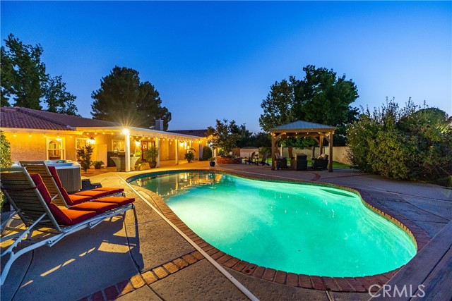Detail Gallery Image 10 of 69 For 40809 20th St, Palmdale,  CA 93551 - 5 Beds | 2/1 Baths
