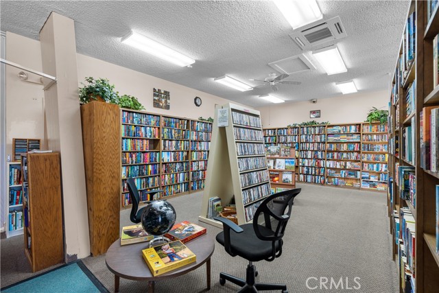 Detail Gallery Image 35 of 36 For 19156 Avenue of the Oaks #B,  Newhall,  CA 91321 - 2 Beds | 1/1 Baths