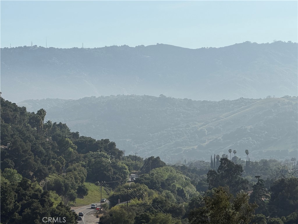 https://media.crmls.org/medias/3c069e31-8810-4b2d-a5da-53149049ab15.jpg?preset=X-Large