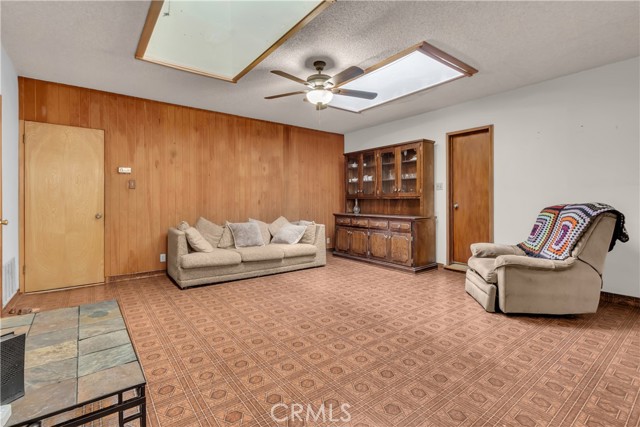 Detail Gallery Image 16 of 50 For 9415 Annetta, South Gate,  CA 90280 - 3 Beds | 3 Baths