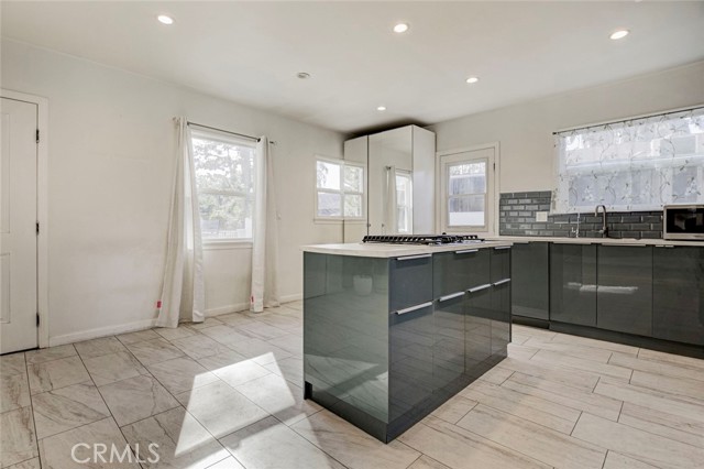 Detail Gallery Image 10 of 44 For 10535 Nassau, Sunland,  CA 91040 - 2 Beds | 2 Baths