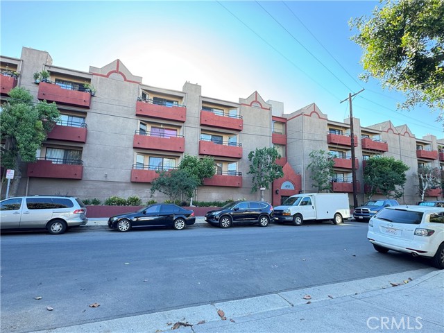 Detail Gallery Image 24 of 27 For 4717 Ben Ave #210,  Valley Village,  CA 91607 - 2 Beds | 2 Baths