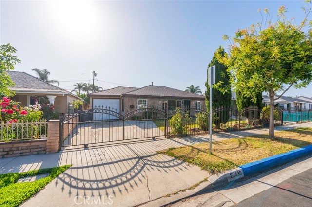22428 Neptune Avenue, Carson CA: https://media.crmls.org/medias/3c09ae9d-55df-4709-b17a-ed0ea9971664.jpg