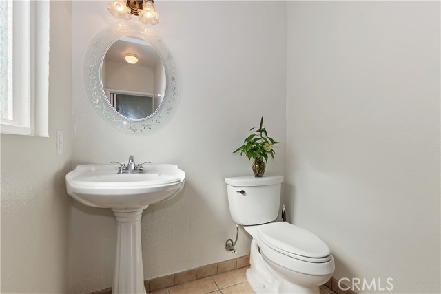 Detail Gallery Image 12 of 41 For 22771 Fir Ln, Crestline,  CA 92325 - 4 Beds | 2/1 Baths