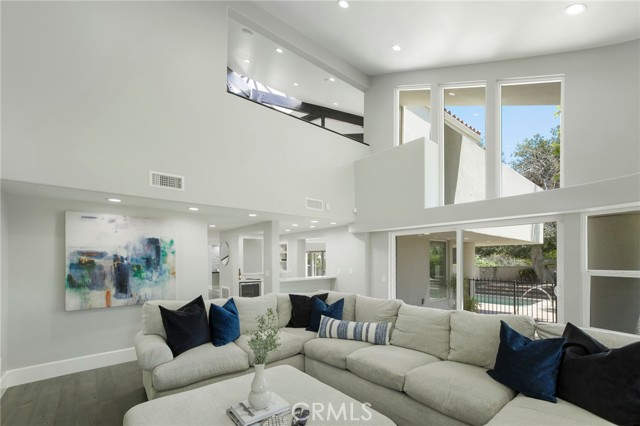 5081 Gateway Road, Rancho Cucamonga CA: https://media.crmls.org/medias/3c0b18a8-81e6-458a-90e3-ca314a56734b.jpg