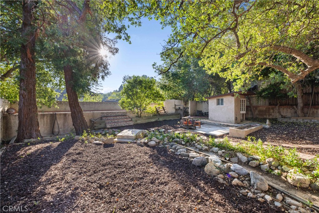https://media.crmls.org/medias/3c0ba4f6-cbd0-4707-a7c6-024780f24d3e.jpg?preset=X-Large