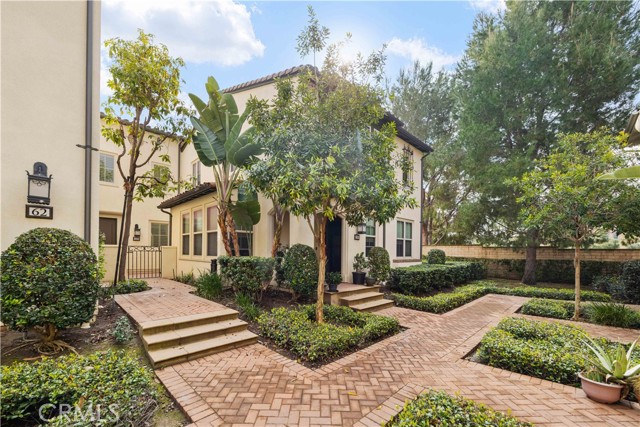 Detail Gallery Image 2 of 39 For 60 Peony, Irvine,  CA 92618 - 2 Beds | 2/1 Baths