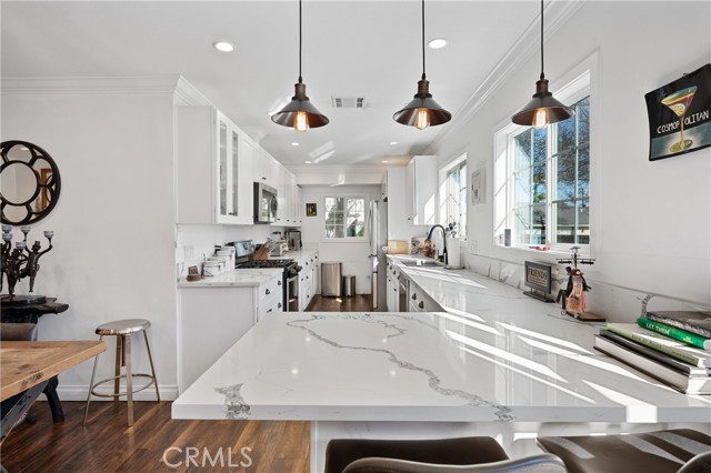 Detail Gallery Image 8 of 35 For 20852 Kittridge, Winnetka,  CA 91306 - 3 Beds | 2 Baths